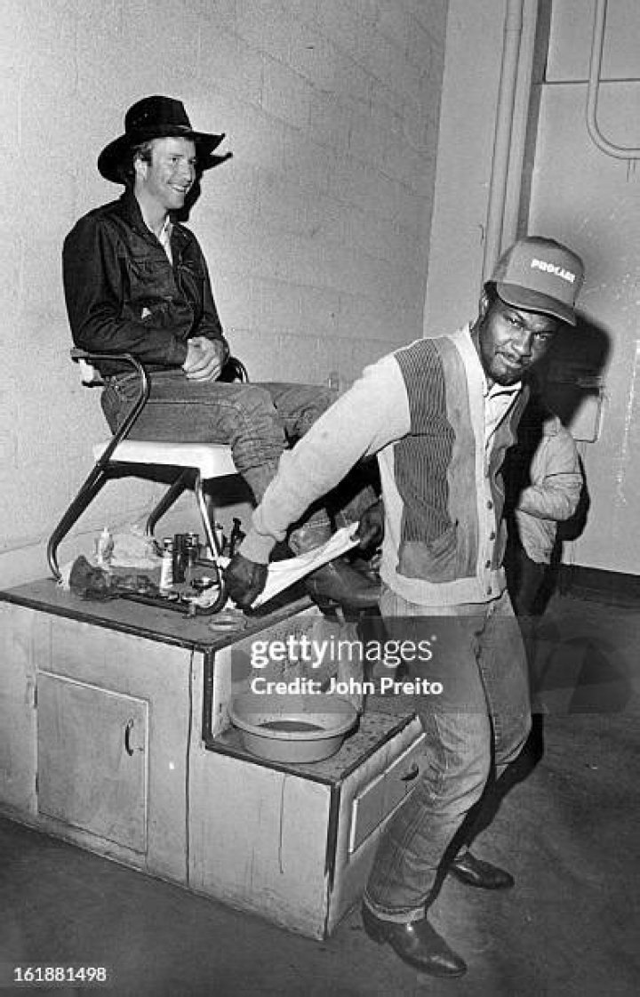 Who is shoe shiner?
