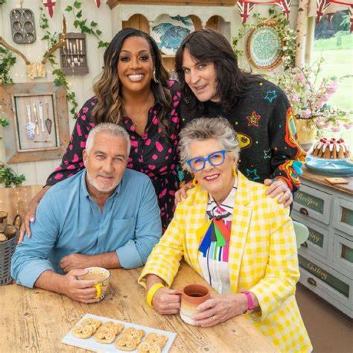 Who left bake off 2020?