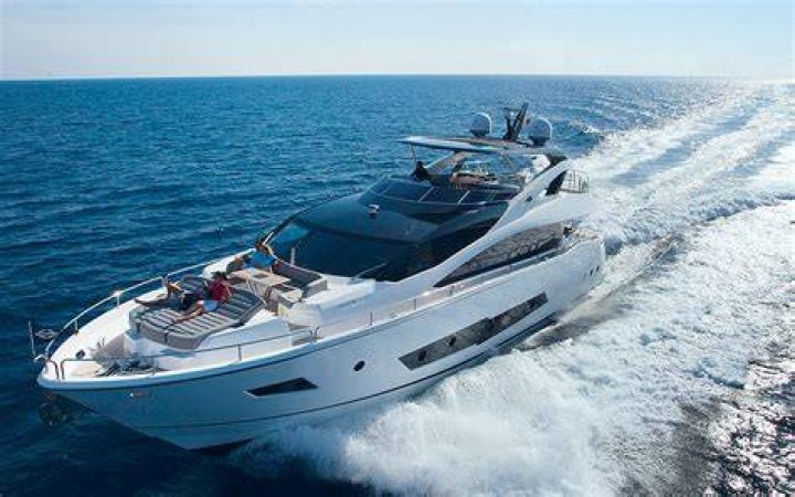 Who makes sunseeker boats?