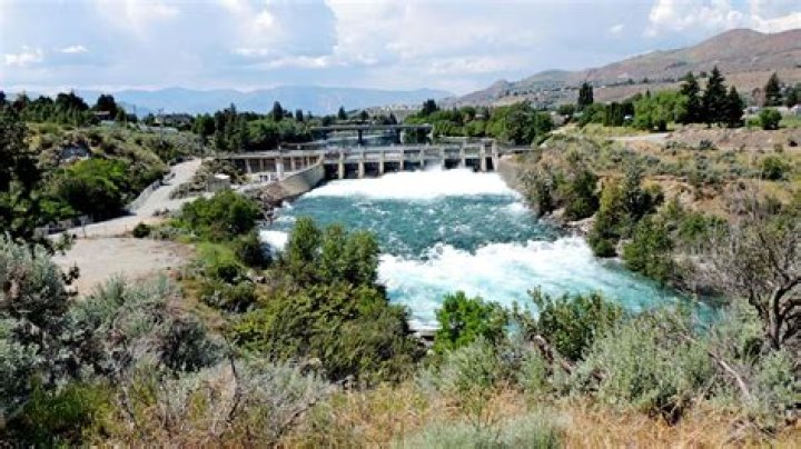 Who owns lake chelan?