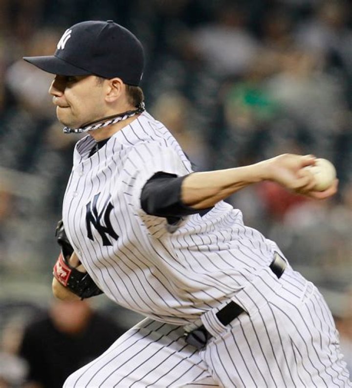 Who throws sidearm in mlb?