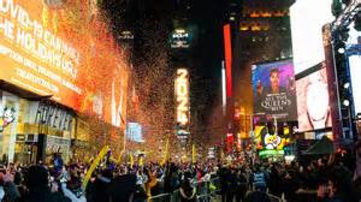 Whos singing at the ball drop 2021?