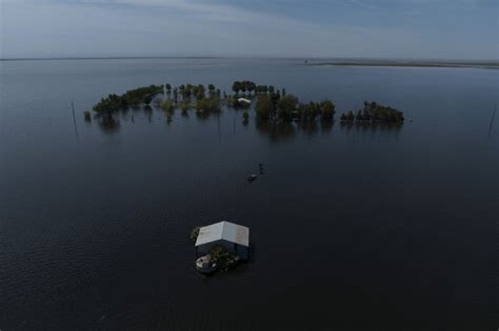 Why did tulare lake dry up?