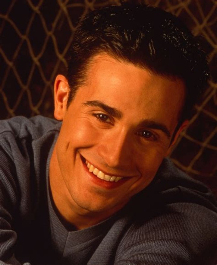 Why is freddie prinze jr famous?
